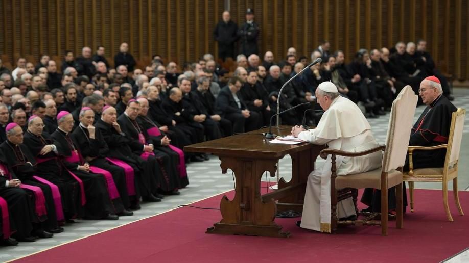 La protesta di don Lino riceve plausi, ma il papa chiede prudenza