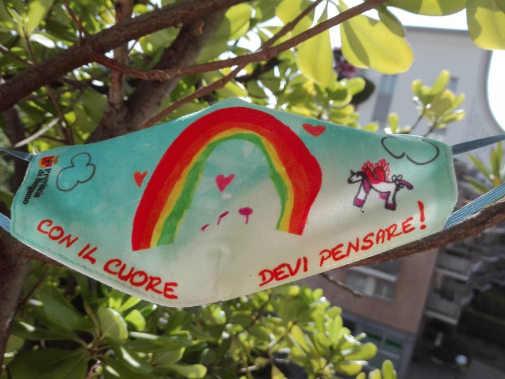 Smascheriamo il re Bullone, dalla Provincia le mascherine contro il bullismo