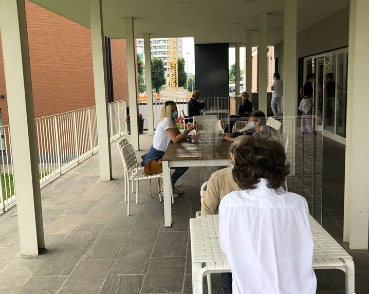 Visite tra ospiti e parenti in Rsa, resta attivo il divieto imposto dal Regione Lombardia