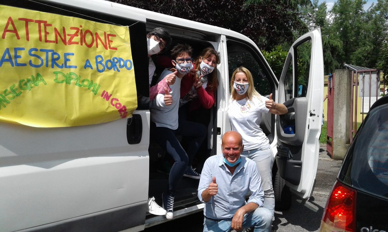 Il Cerchio magico “diploma” i suoi bambini (e il sindaco) VIDEO FOTO
