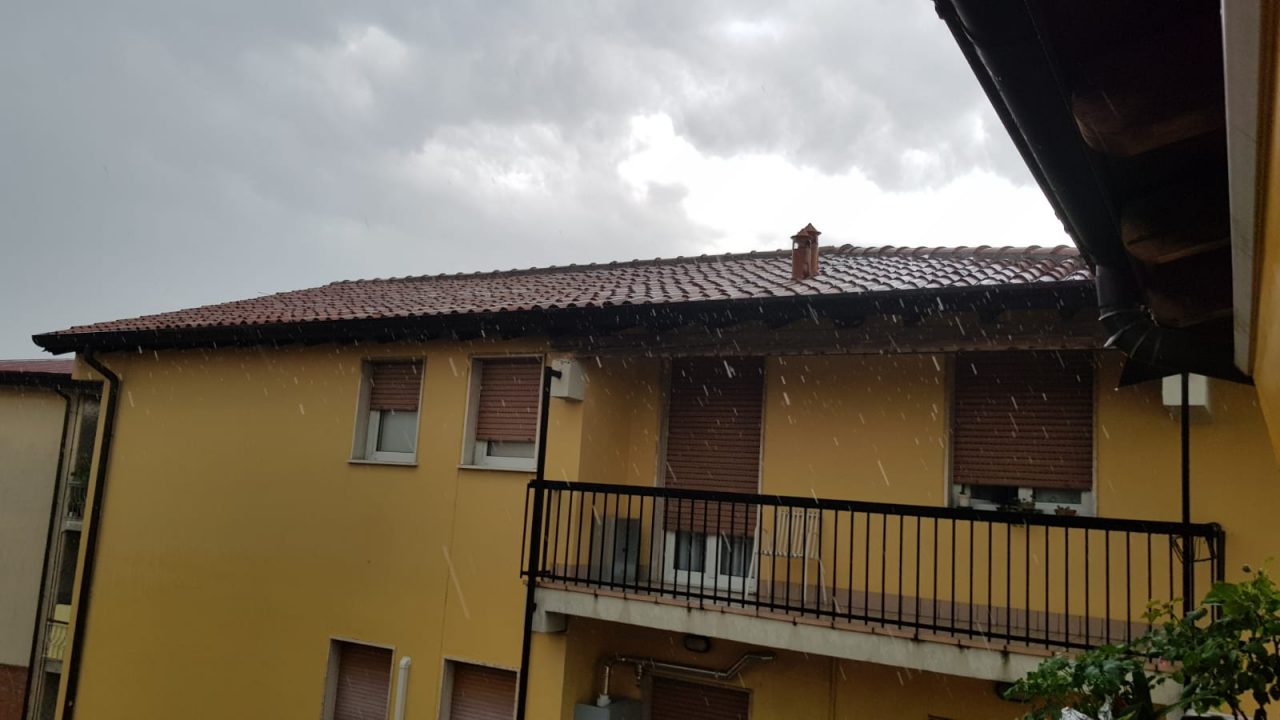 Grandine nella Bassa: occhio alla perturbazione in arrivo da nord