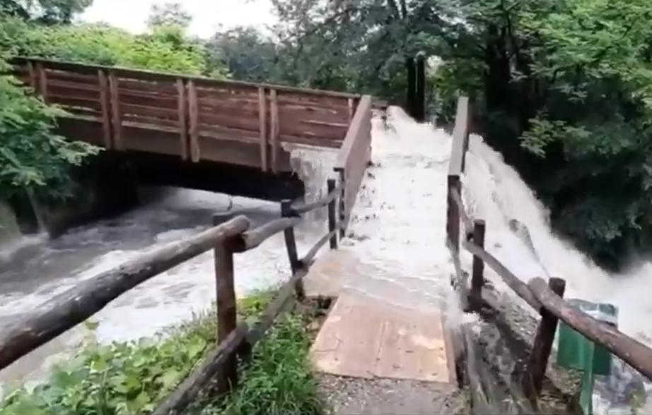 Temporali e piogge da record, il Rillo esonda VIDEO