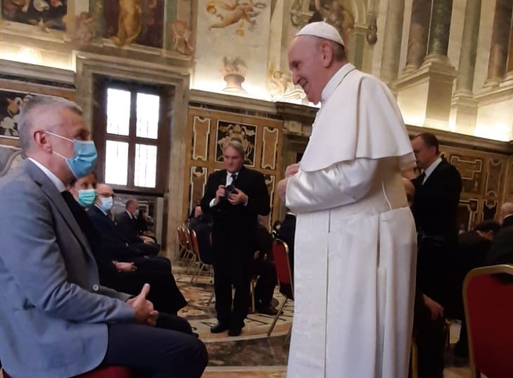 Medico, infermiere, cappellano: la delegazione dell'ospedale di Treviglio  in visita al Papa - Prima Treviglio