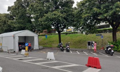 Ospedale, i tamponi drive-in si spostano nel piazzale VIDEO