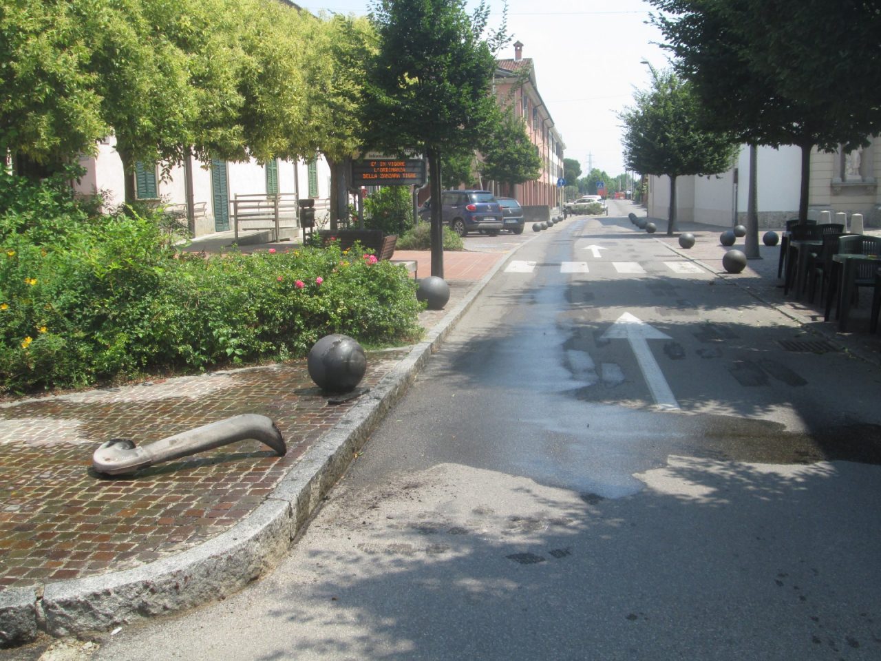 Ancora un incidente con le “palle” della piazza FOTO