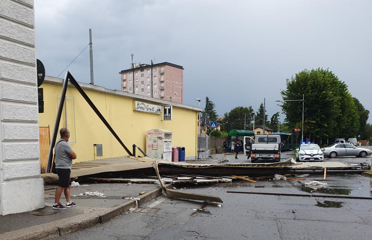 Temporale, danni ovunque: per i Vigili del fuoco 44 interventi in un mattina VIDEO FOTO