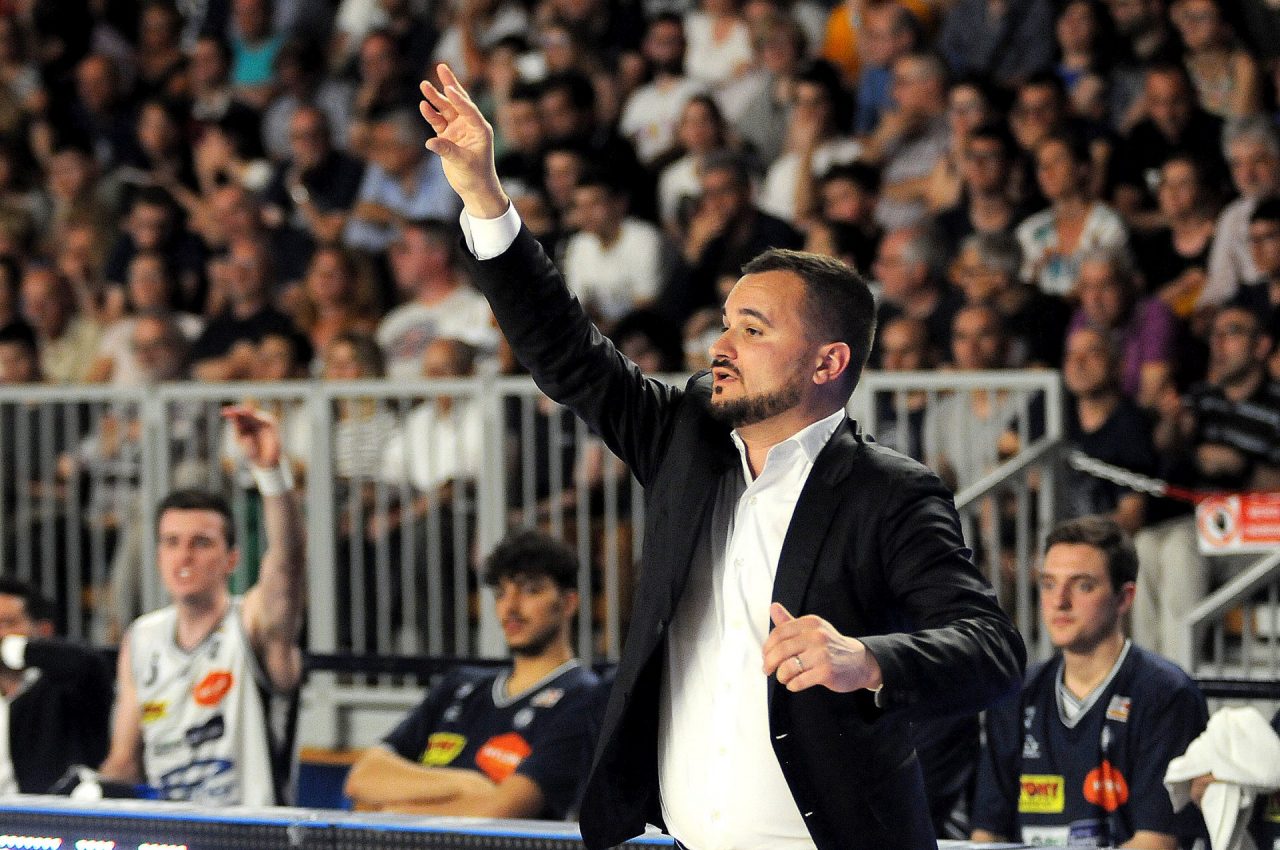 Il Bayern Basketball saluta coach Adriano Vertemati