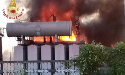 Incendio nell'acciaieria di Cividate: la colonna di fumo si vede per chilometri FOTO VIDEO