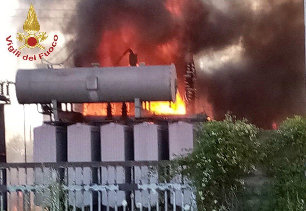 Incendio nell’acciaieria di Cividate: la colonna di fumo si vede per chilometri FOTO VIDEO