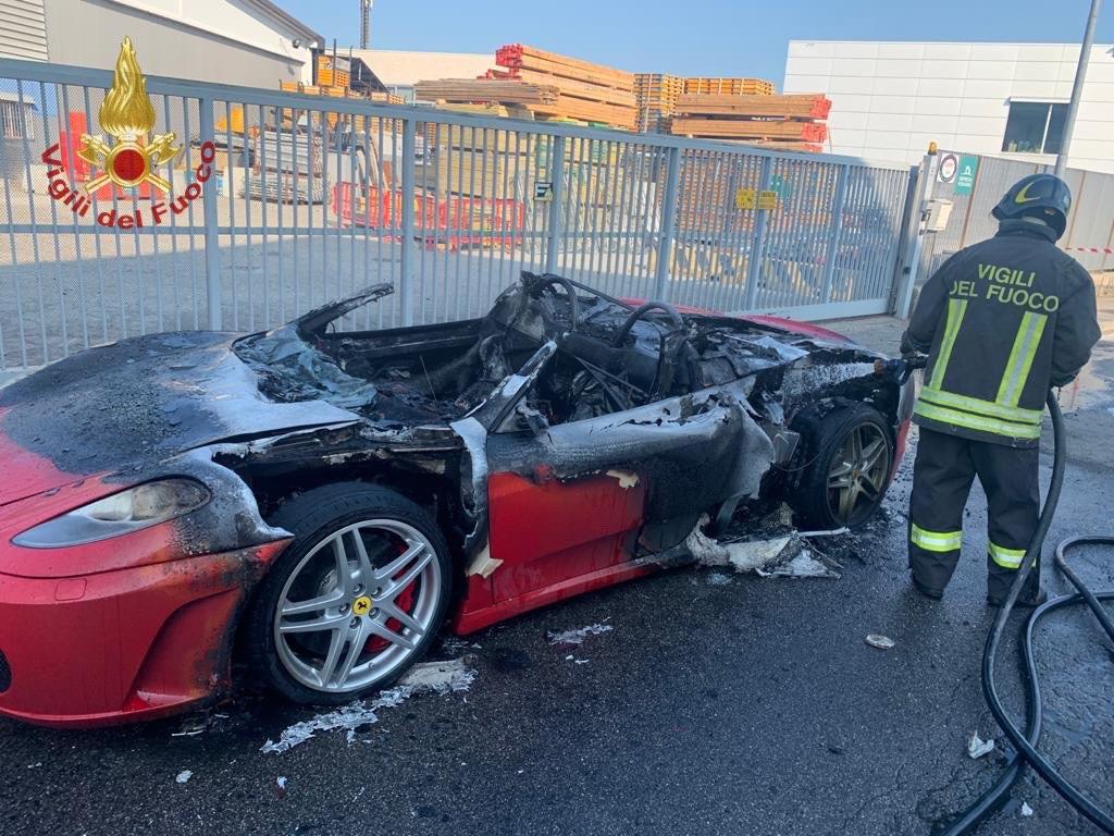 Ferrari va a fuoco
