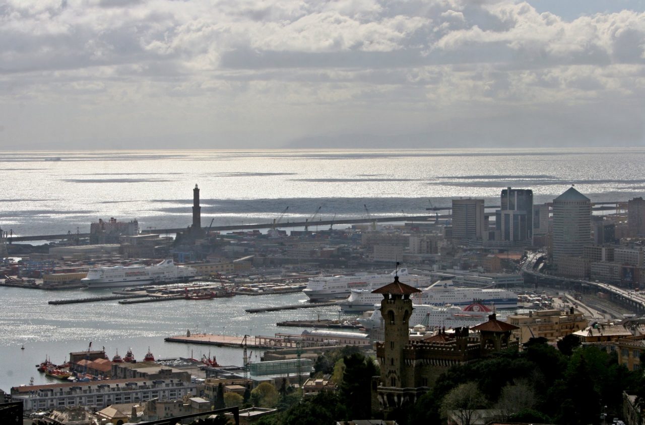 Positivo al Covid scappa a Genova e s’imbarca