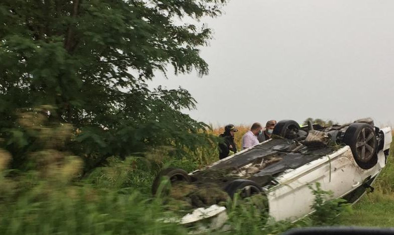 Auto si ribalta in via Bergamo