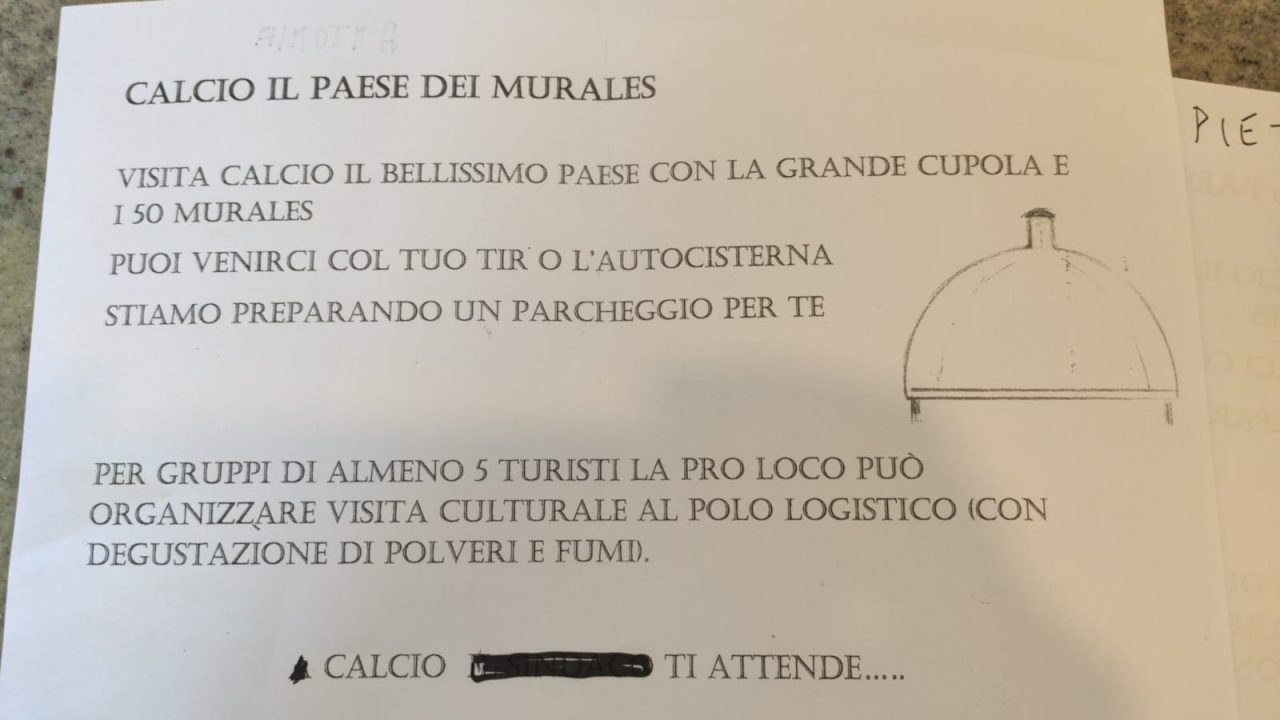 Volantini anonimi ai commercianti del paese FOTO