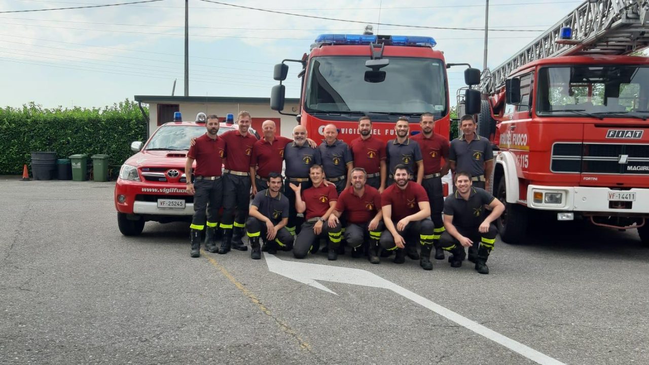 In “pensione” dopo 40 anni di servizio, i pompieri salutano il caposquadra Locatelli VIDEO