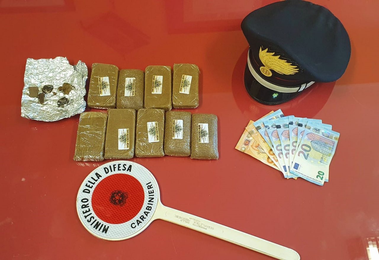 Trovata con quasi un chilo di hashish, 35enne arrestata