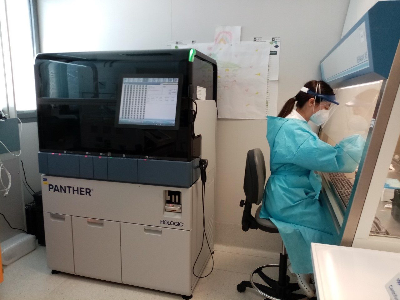 All’ospedale di Bergamo arriva la Pantera: processa 1000 tamponi al giorno FOTO VIDEO