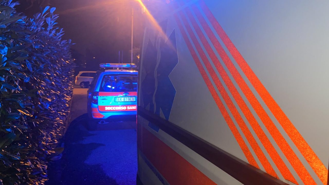 Si sente male in casa, salvato dai Vigili del fuoco