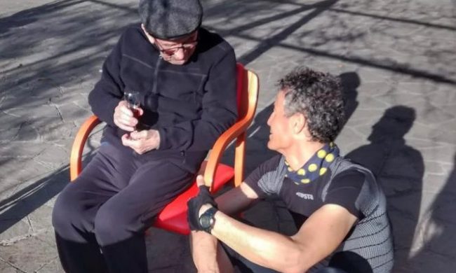 Inzago, inventa un dispositivo per parlare con il suocero 105enne in una Rsa