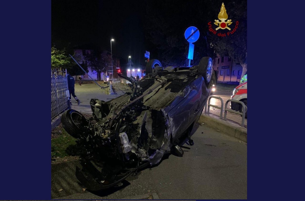 Fuori strada a Cologno, grave un giovane sulla Cremasca FOTO