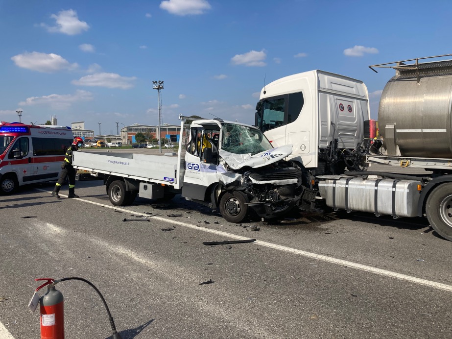 Tamponamento sulla Paullese, tre feriti