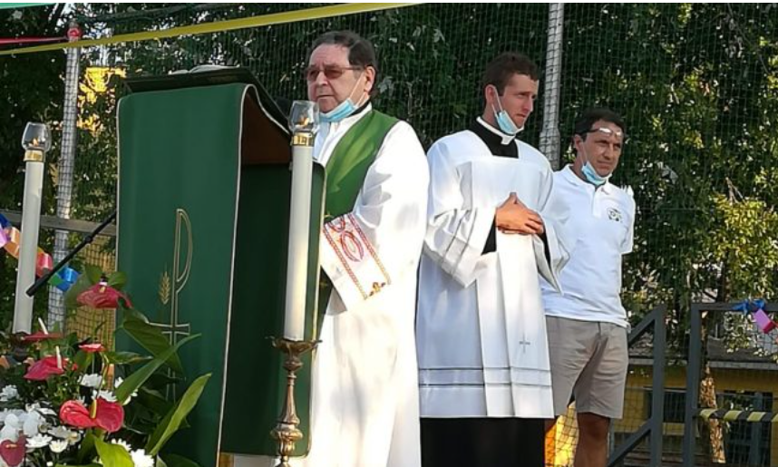 Il parroco a messa: “Gli omosessuali sono malati”, ma il Papa apre alle unioni civili