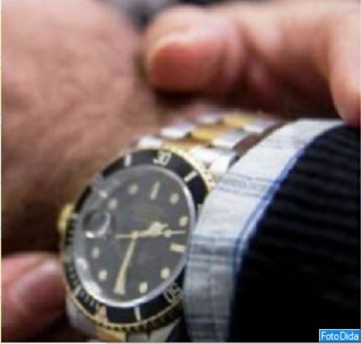 Si ferma a parlare con un amico e gli strappano il rolex dal polso: è allarme sicurezza in paese
