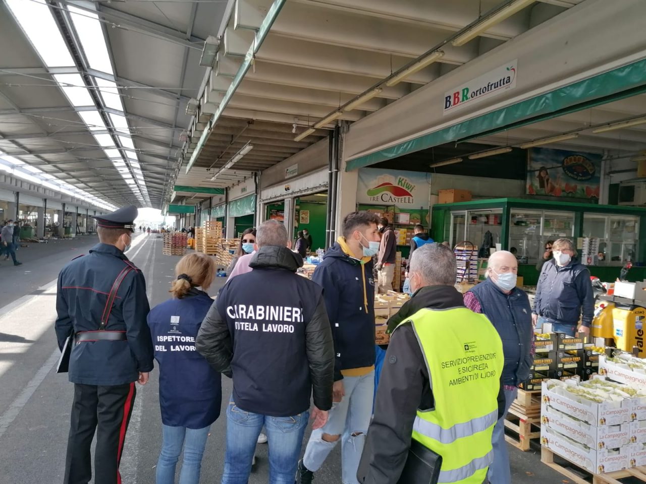 Dodici sanzioni al mercato ortofrutticolo