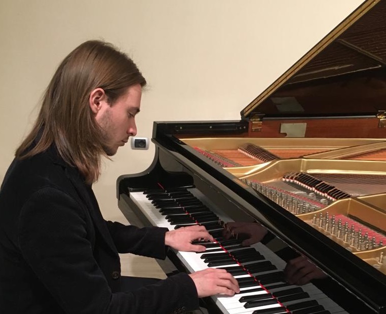 Daniele Guerra sul palco del 57esimo Festival Pianistico Internazionale Bergamo-Brescia