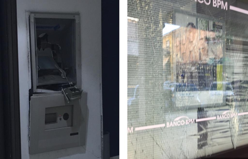 La “banda del botto” colpisce a Treviglio: salta in aria il bancomat FOTO