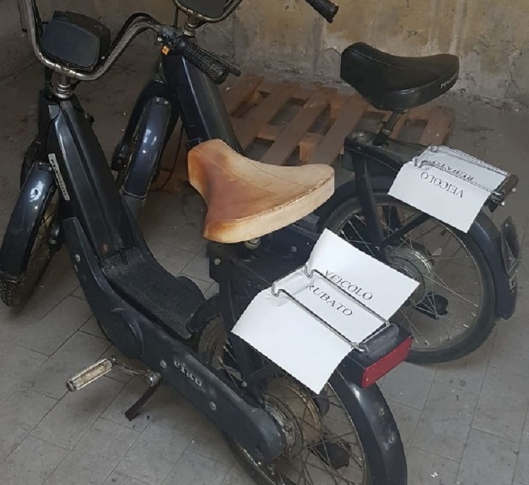 Dopo 21 anni la Polizia restituisce al parroco il suo “Ciao” rubato