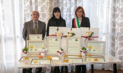 Il paese premia i suoi nonni centenari con la benemerenza cittadina FOTO