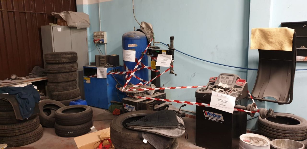 Gommista abusivo in un capannone di Bariano, la multa è salatissima
