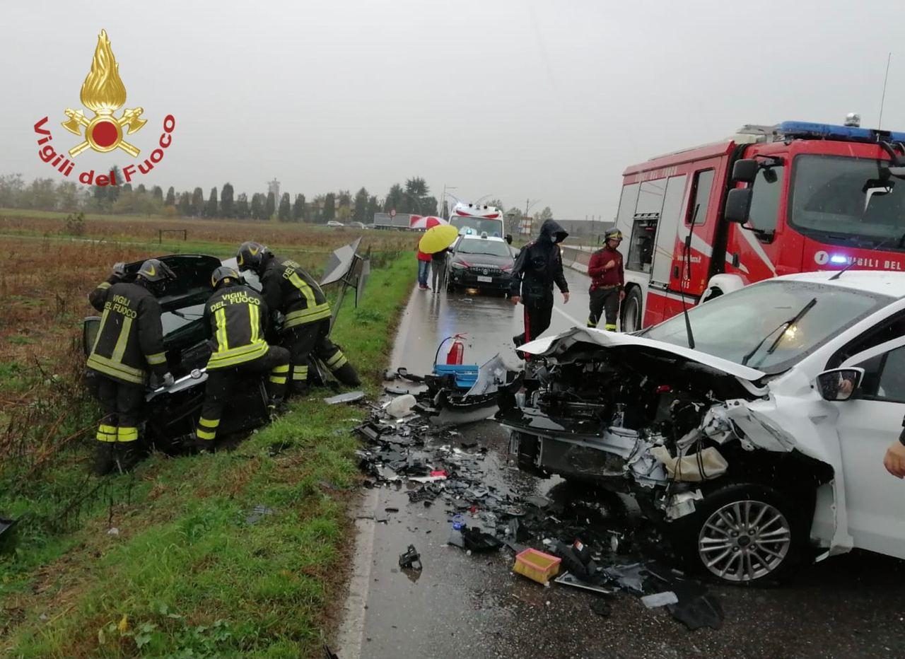Schianto sulla Soncinese, feriti due giovani