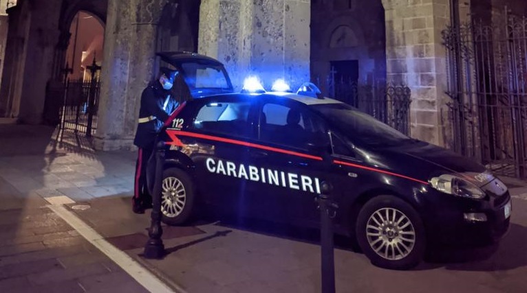 A spasso con gli amici, 18enne denunciato per aver violato la quarantena