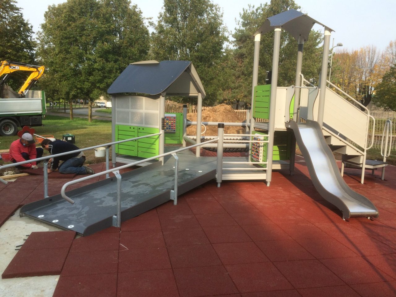 Un gioco “inclusivo” nel parco di via Crippa
