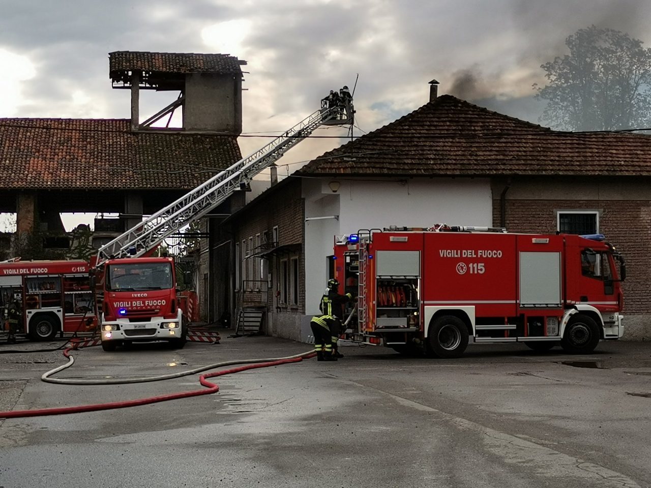Truccazzano, fortissima esplosione in cascina: “Scardinati gli stipiti della porta”