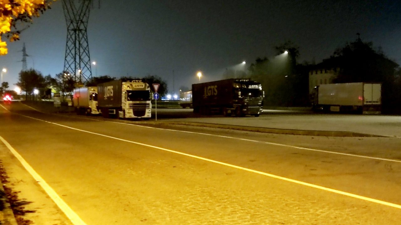 Amazon, si cerca un’area per realizzare il parcheggio destinato ai Tir