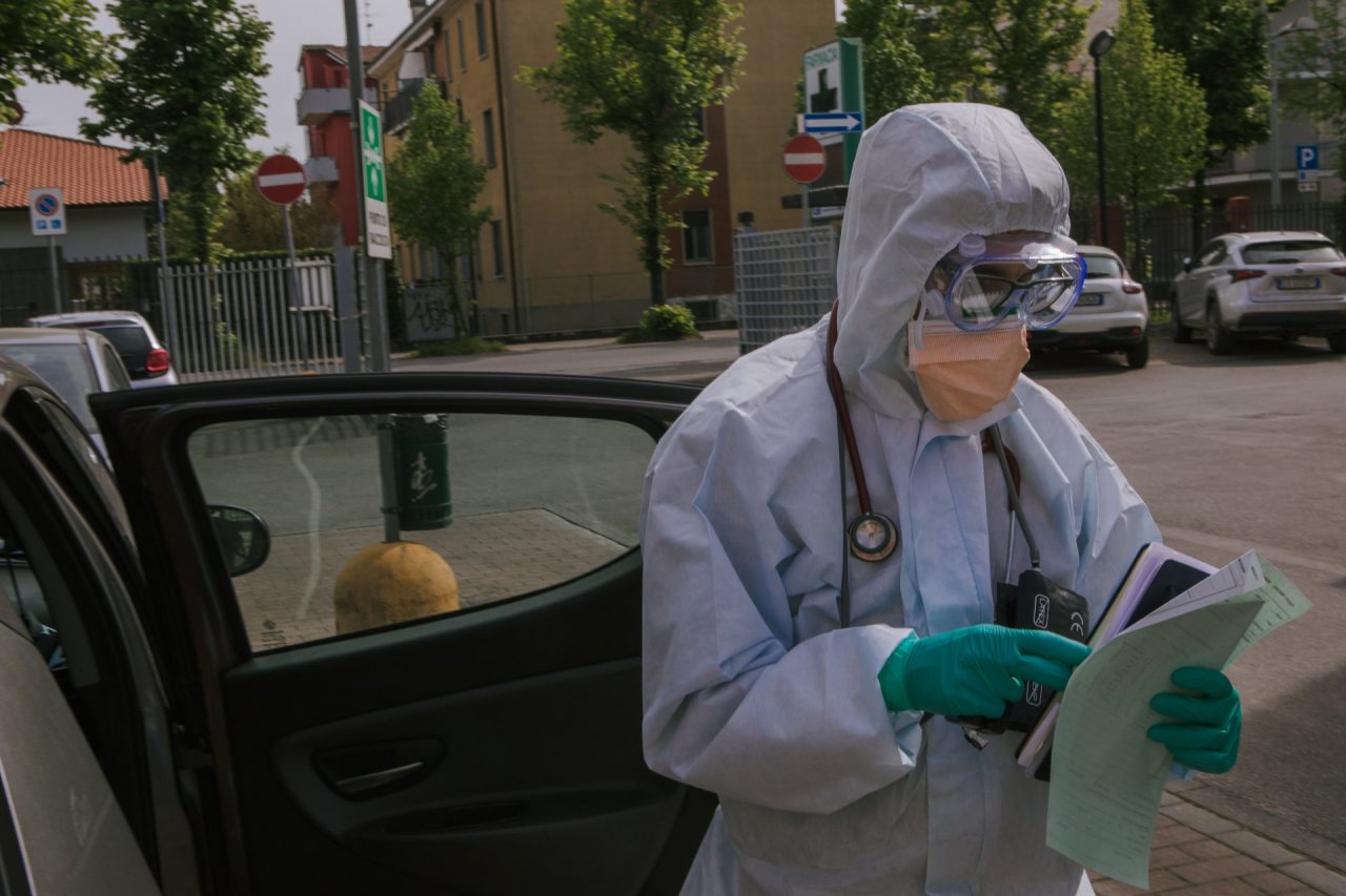 Primo medico a morire di Covid: la famiglia fa causa all’Ats Bergamo per 1,2 milioni