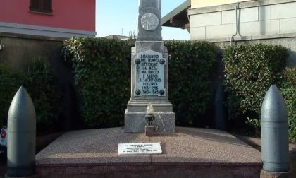 Comune e volontari restaurano il monumento ai Caduti FOTO