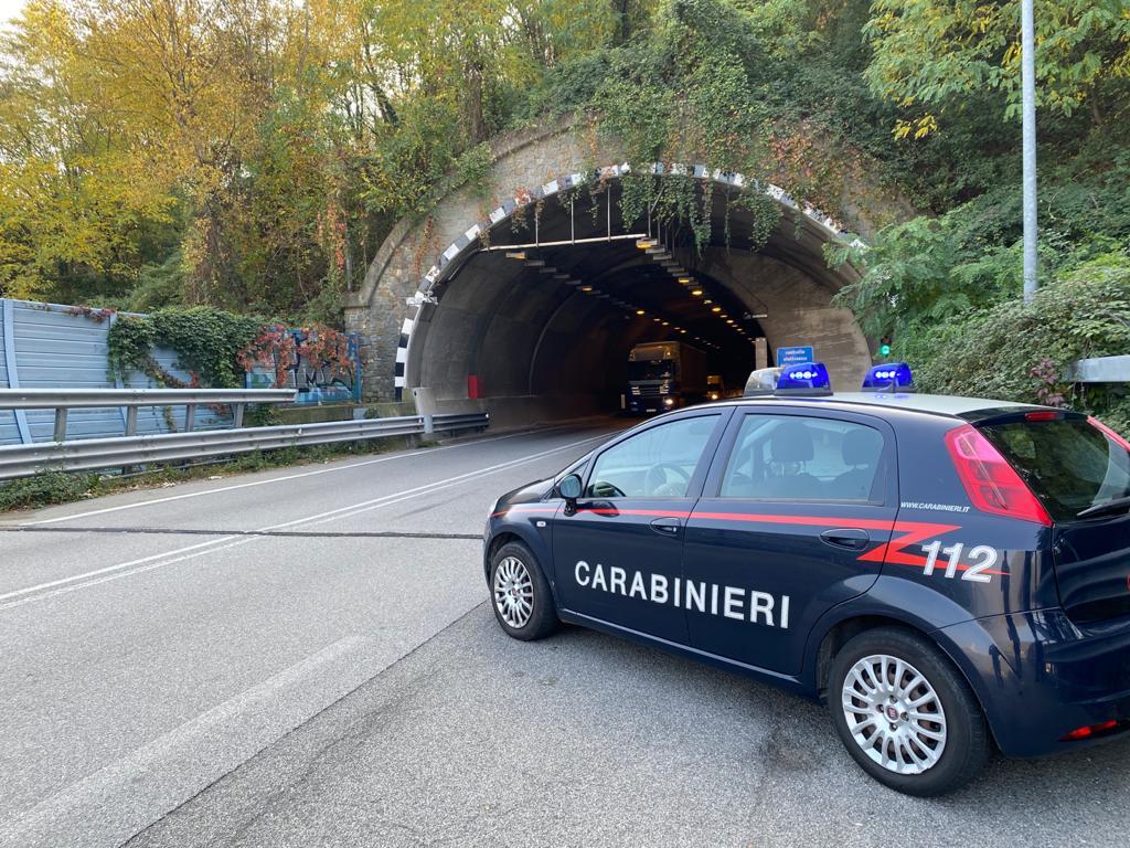 Ragazzino si perde nella galleria Montenegrone, salvato dai carabinieri