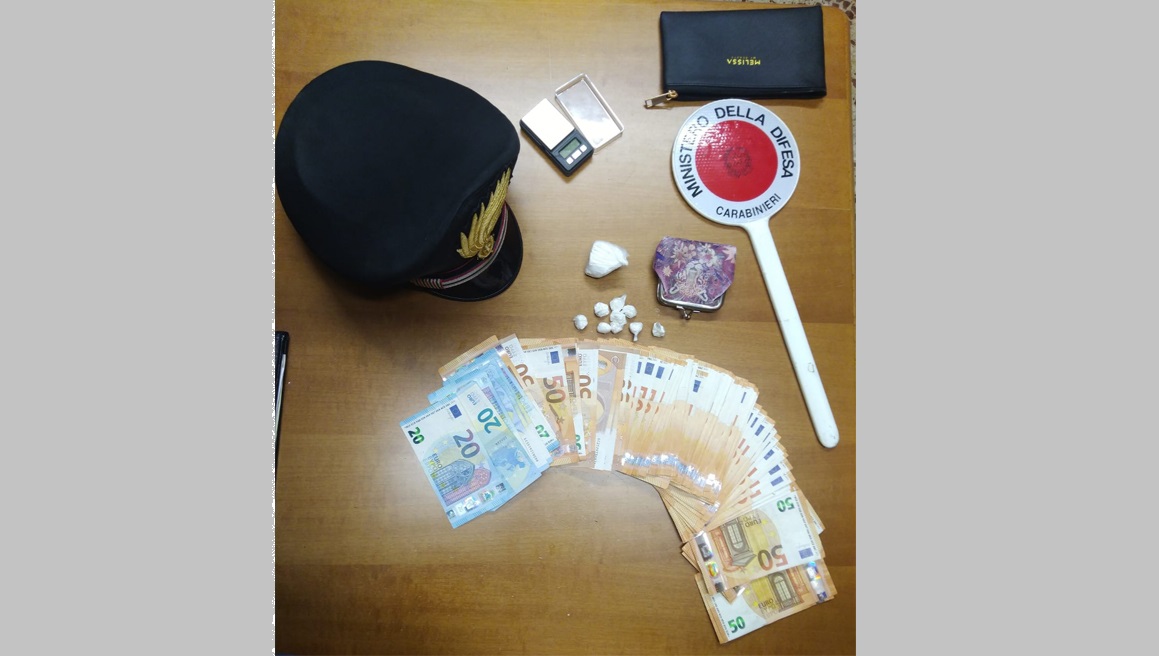 Mamma pusher arrestata dai carabinieri