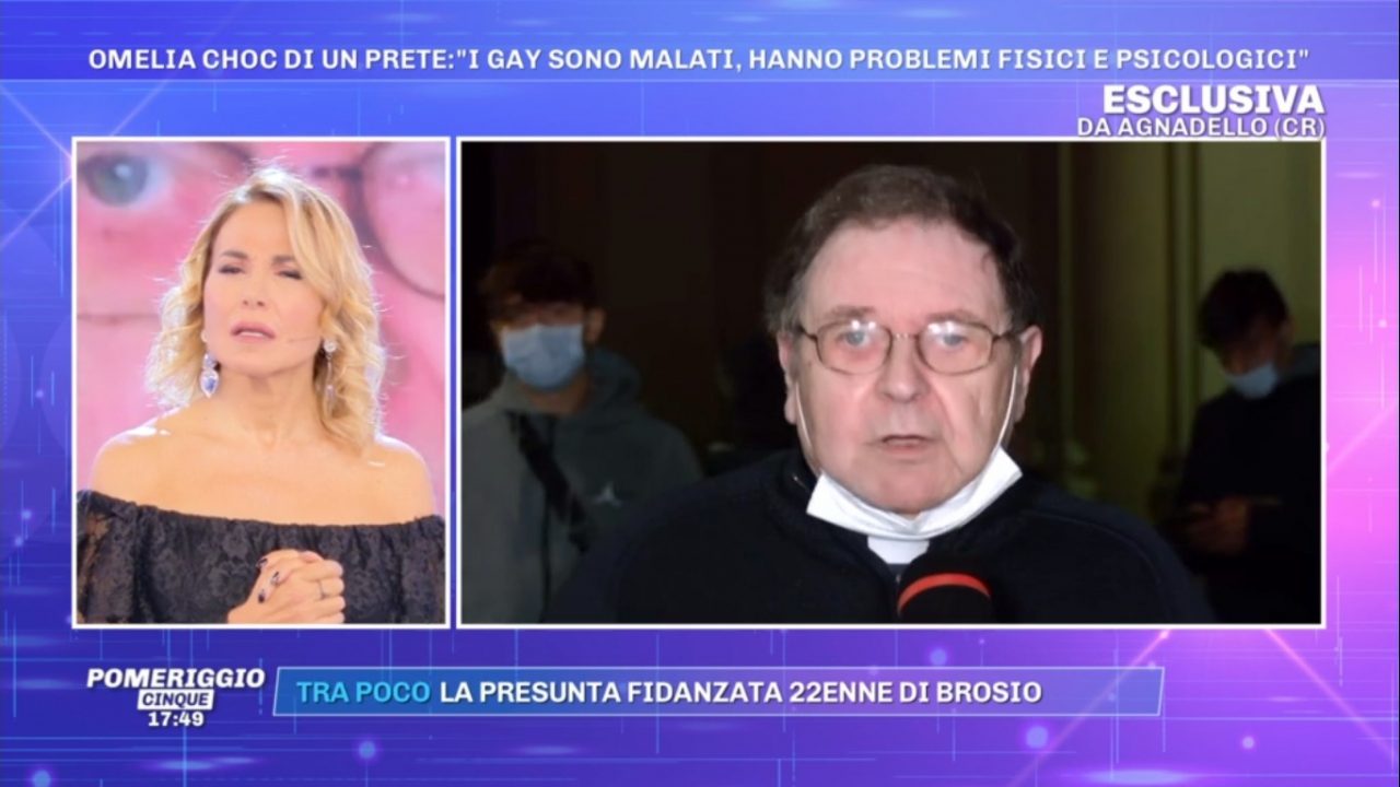 “Gay malati?” Bacchettato dalla D’Urso, don Mario si scusa in tv
