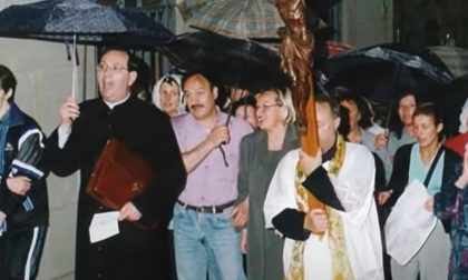 La vita di don Emilio: l'ultimo saluto di Cologno al suo parroco VIDEO