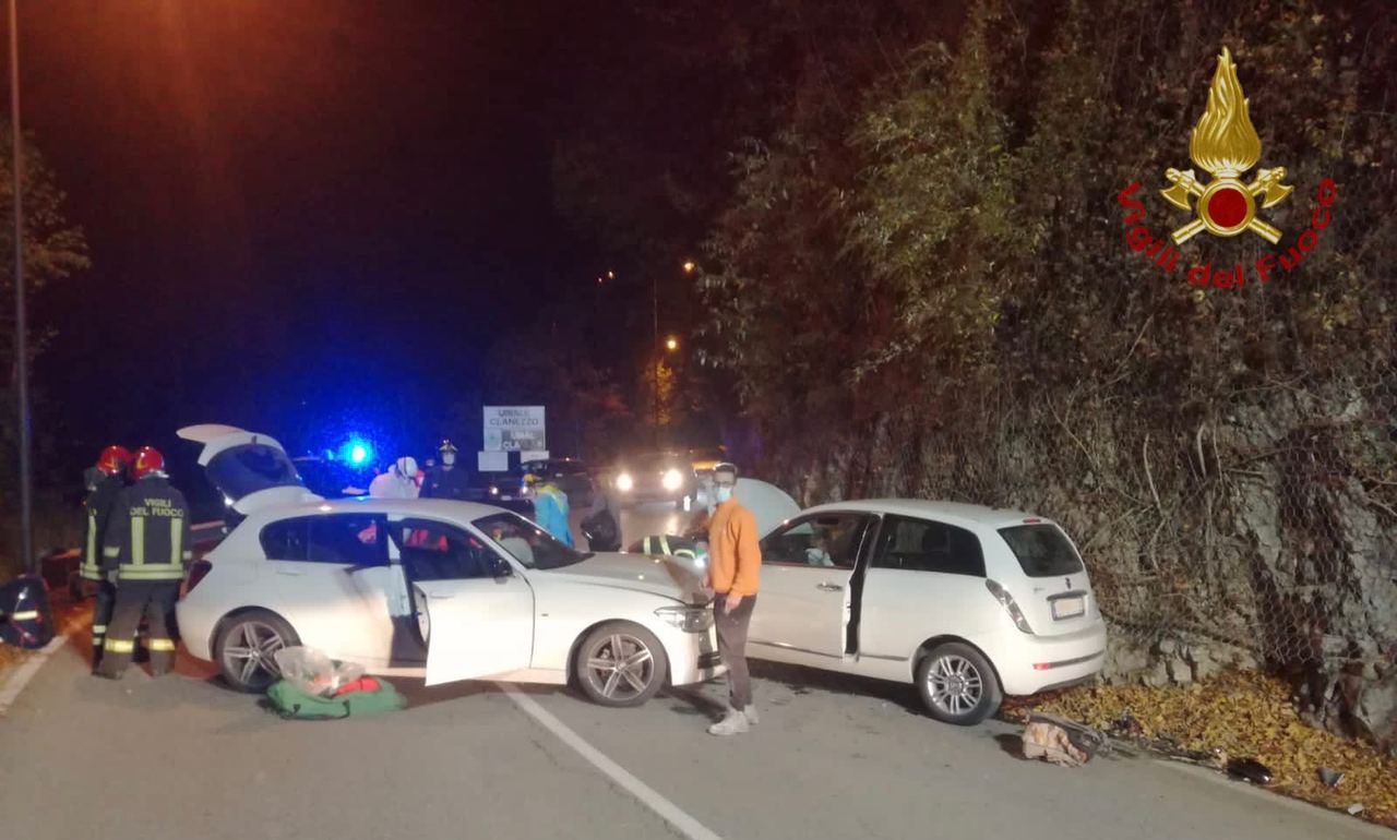 Schianto poco prima dell’alba, 26enne in codice rosso FOTO