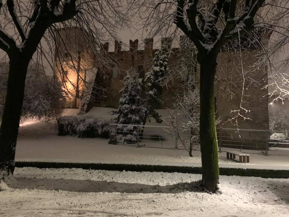 Maltempo, traffico in tilt: è polemica sul piano neve a Romano FOTO