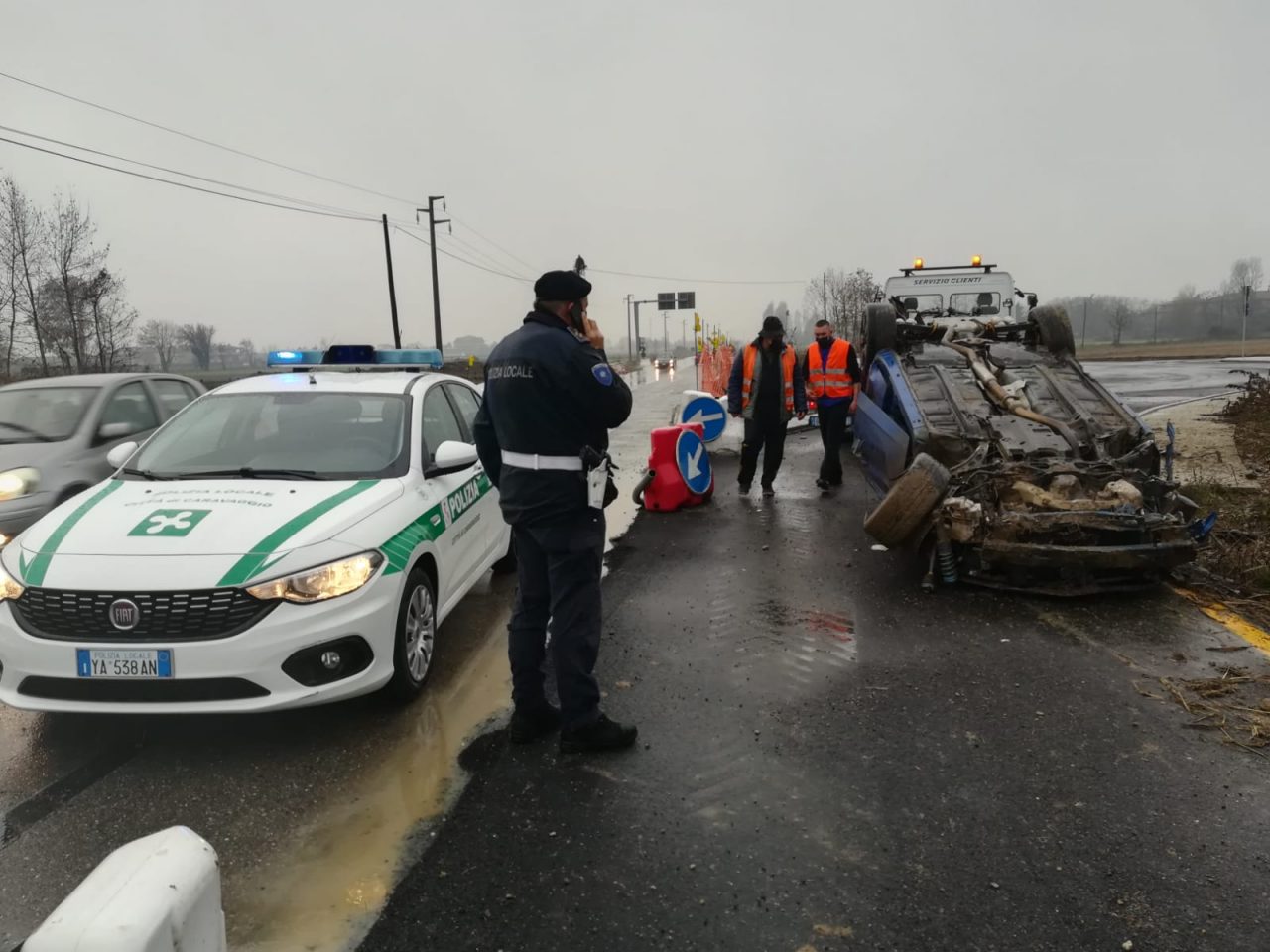 Ribaltamento sulla Rivoltana, coinvolto un 25enne FOTO