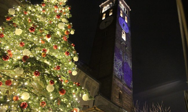 Treviglio, in piazza si accende l’albero della Bcc – DIRETTA VIDEO