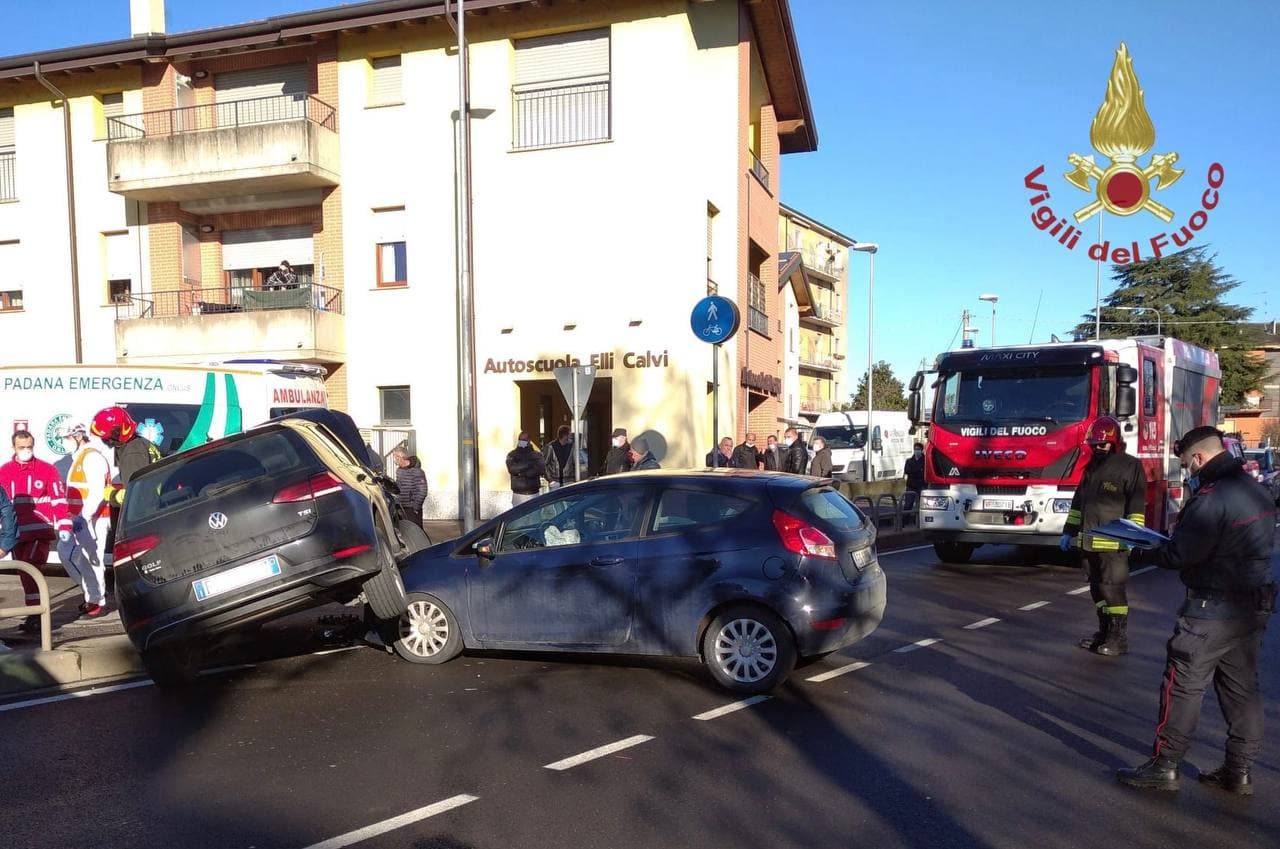 Schianto questa mattina a Cologno, due feriti sulla Cremasca FOTO
