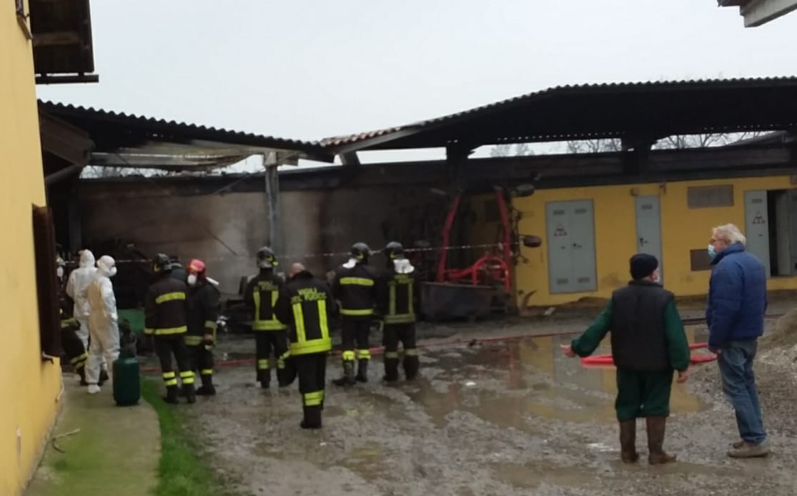 Tragedia in località San Giorgino: mungitore muore carbonizzato nella sua roulotte FOTO