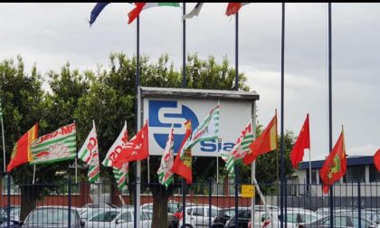 Operaia licenziata dopo 38 anni alla Siac: i colleghi scioperano in massa per solidarietà